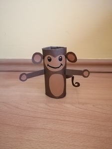 Małpa-praca plastyczna z wykorzystaniem rolki