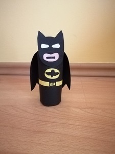 Batman - praca plastyczna z wykorzystaniem rolki