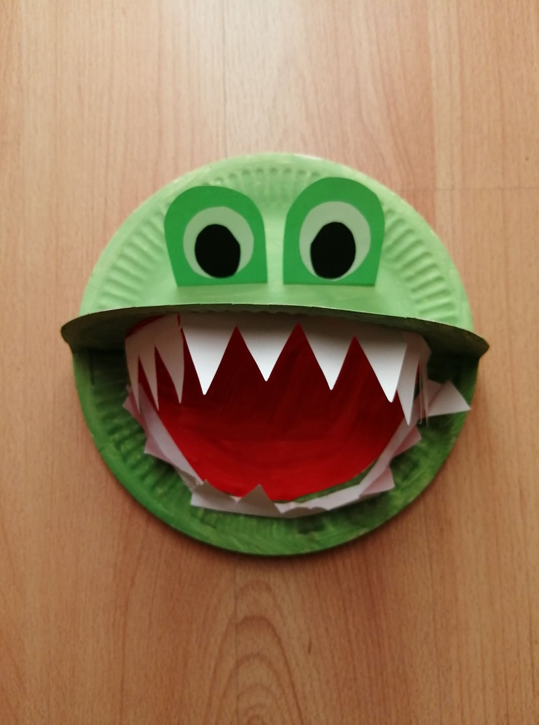 Krokodyl - praca plastyczna z wykorzystaniem talerzyka papierowego