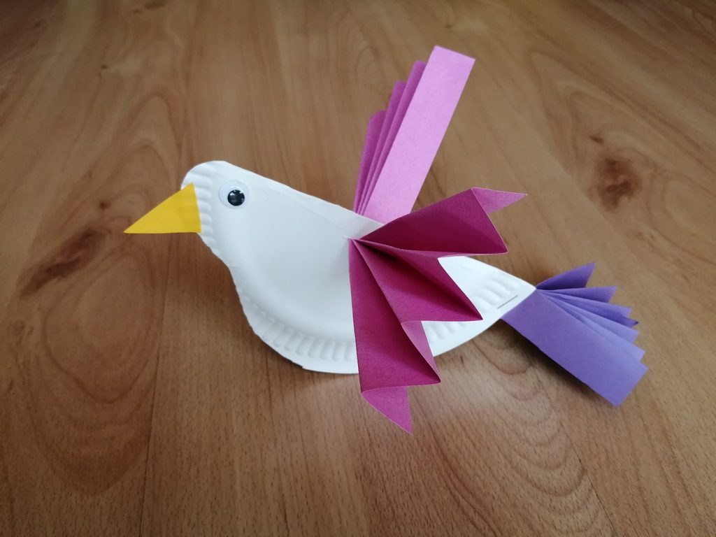 Ptaszek - praca plastyczna z wykorzystaniem talerzyka
