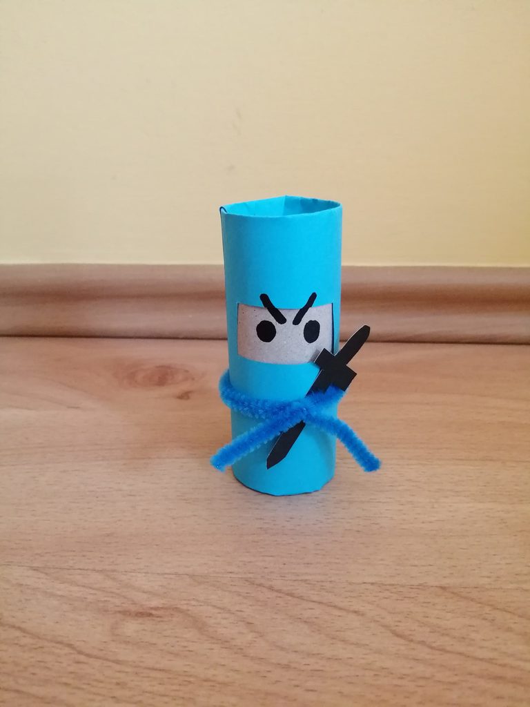 Ninja - praca plastyczna z wykorzystaniem rolki