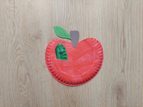 Jabłko - praca plastyczna z wykorzystaniem talerzyka papierowego