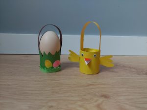 Wielkanocny koszyczek - praca plastyczna z wykorzystaniem rolki