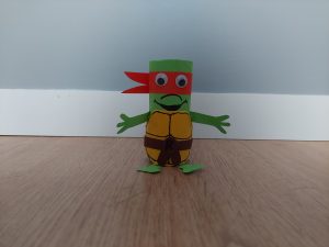 Raphael - żółw Ninja - praca plastyczna z wykorzytsaniem rolki