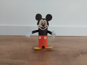 Myszka Miki - praca plastyczna z wykorzystaniem rolki
