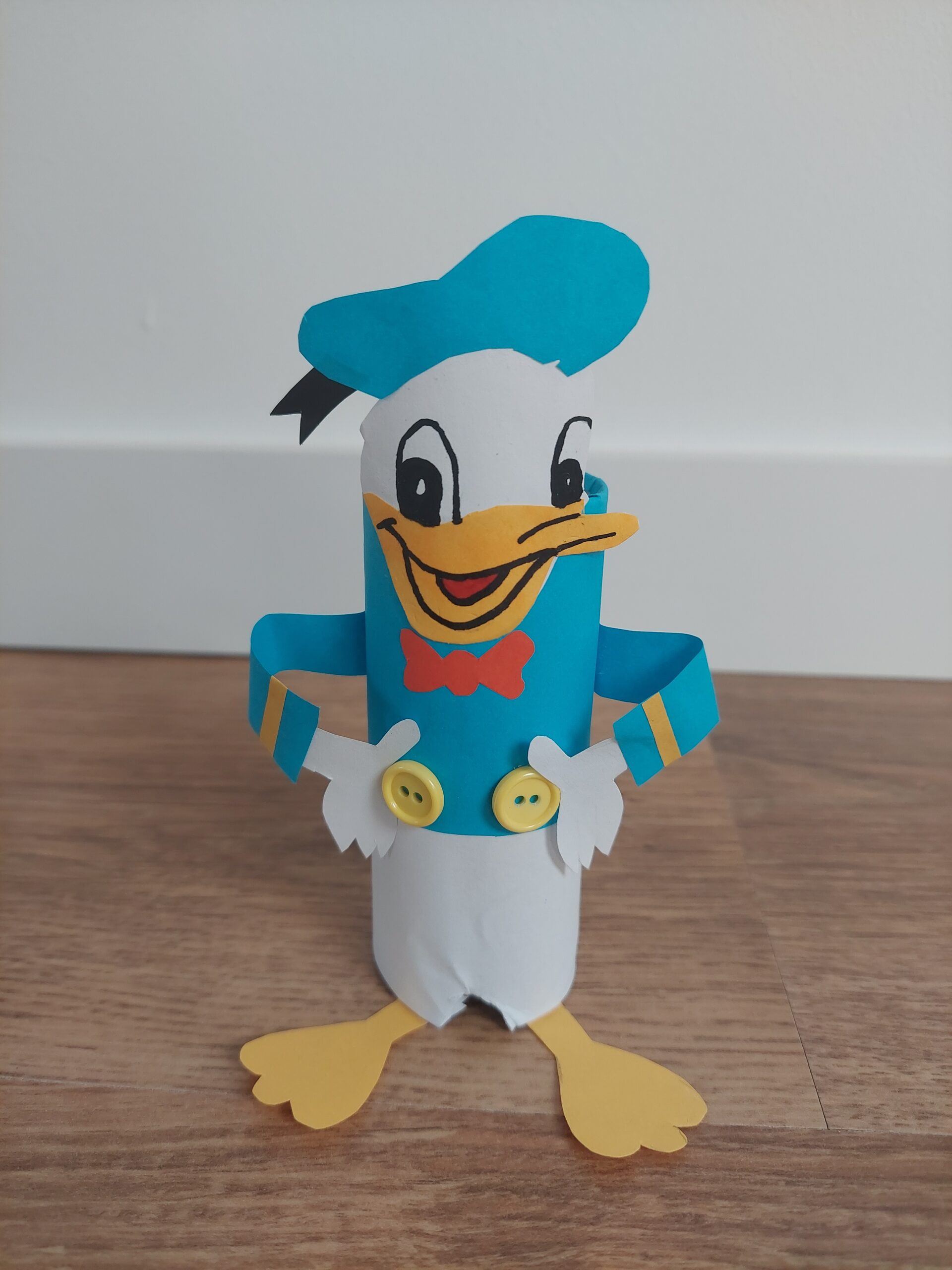 Kaczor Donald - praca plastyczna z wykorzystaniem rolki